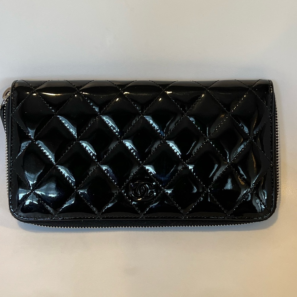 Chanel Zip around long wallet